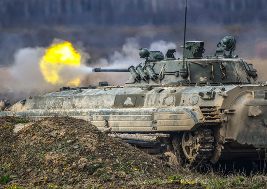 Мотострелки и танкисты армейского корпуса Балтийского флота выполнили стрельбы из штатного оружия и вооружения боевых машин