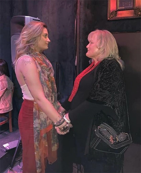 Ни тени вражды: Пэрис Джексон с мамой Дебби Роу на концерте Звезды,Новости о звездах