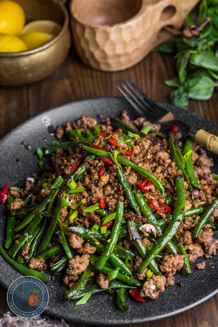 Жареная фасоль с мясом в сычуаньском стиле фасоль, можно, перец, масло, Фасоль, слегка, перца, масла, разогреть, зеленый, должна, минуту, сычуаньского, делать, перемешать, чеснока, найти, такие, случаю, таких