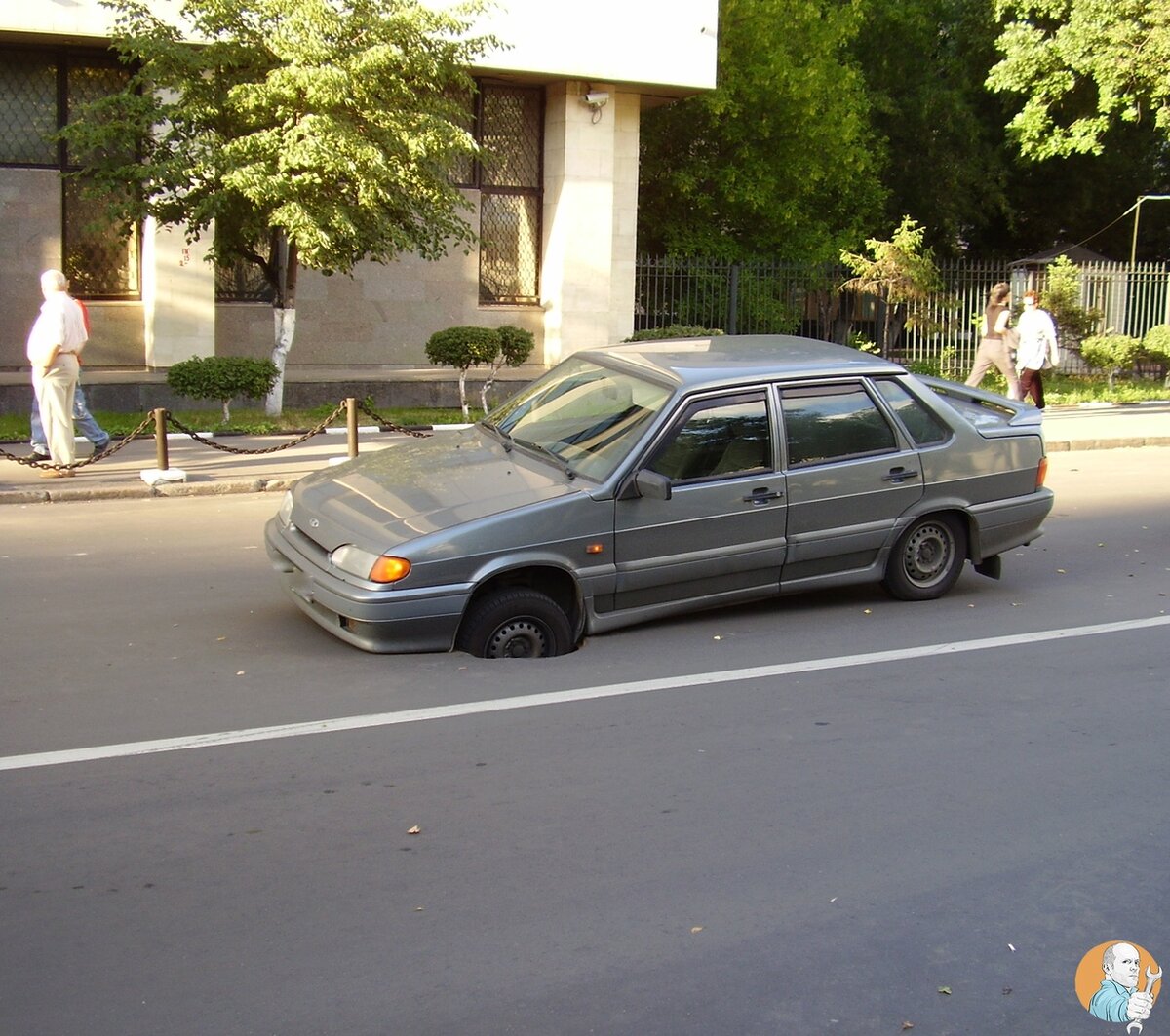 10 Самых неожиданных случаев с автомобилями на парковке утром, летом, только, когда, здесь, зимой, вообще, автомобилей, может, России, попал, автомобилистам, отдерешь, климат, чтобы, можно, бумажки, приходится, хорошо, градусов