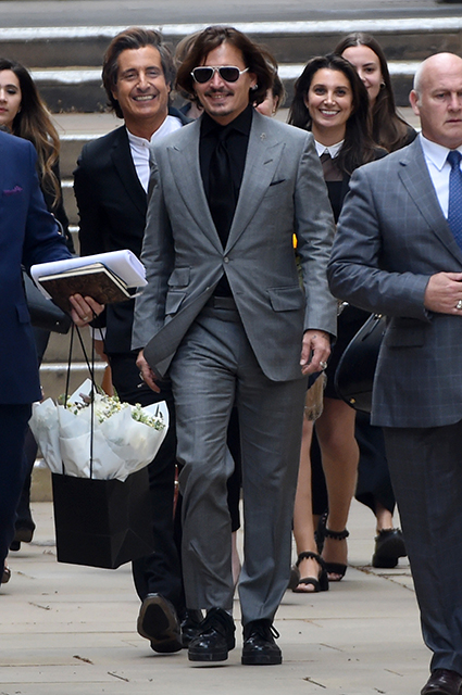 СМИ: у Джонни Деппа начался роман с актрисой и моделью Софи Германн СМИ: у Джонни Деппа начался роман с актрисой и моделью Софи Германн Звездные пары