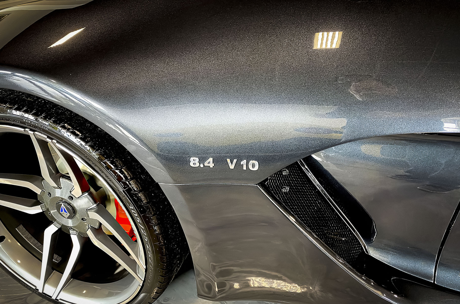 Единственный в мире родстер Force 1 на базе Dodge Viper пустят с молотка за 26,5 миллионов рублей Новости