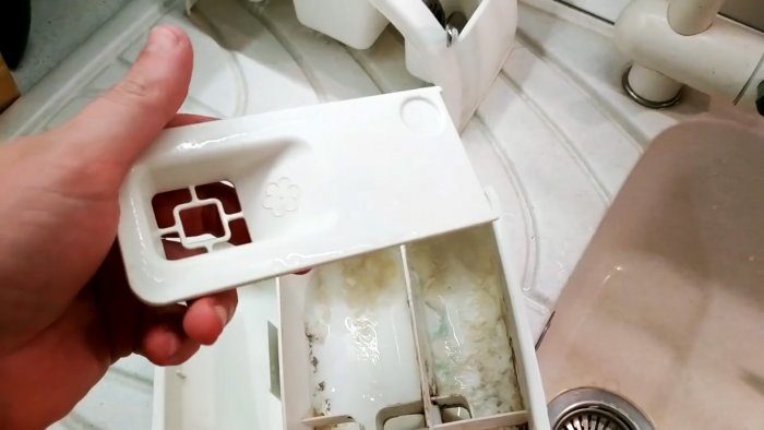 Как быстро отмыть лоток стиралки с самыми стойкими отложениями,