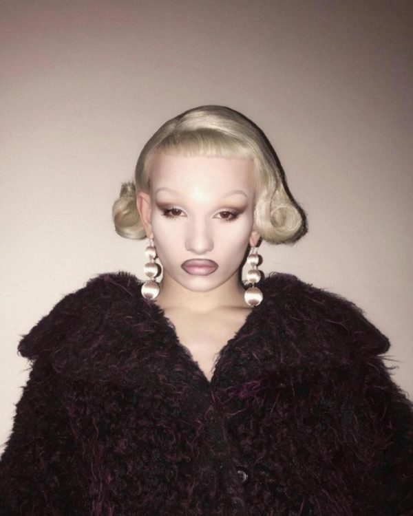 Сальвия – человек с неопределённым полом, чей внешний вид просто поразителен Сальвия – человек с неопределённым полом, чей внешний вид просто поразителен