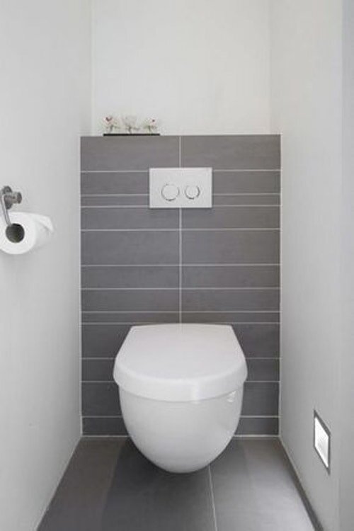 Хрущевские квартиры славятся своим небольшим размером, и ванная комната или туалет в них обычно являются одними из самых узких помещений.-20