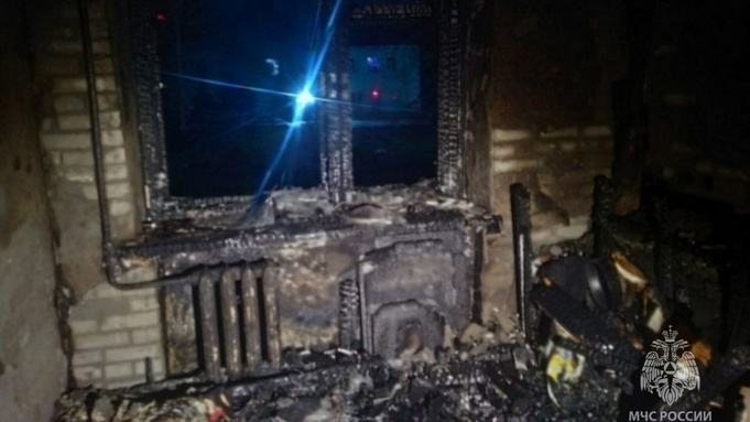 Пожарные спасли 12 человек при возгорании в барнаульской многоэтажке