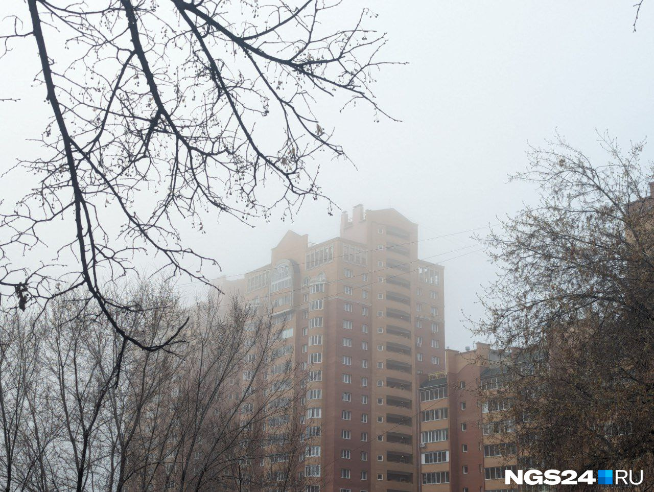 Красноярцы делятся фотографиями утреннего густого тумана