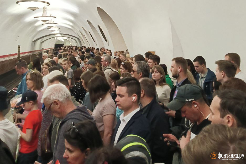 Метро санкт петербург час пик