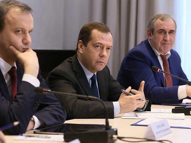 Медведев в ответ на поздравление с выздоровлением сказал, что он &quot;и не болел&quot;