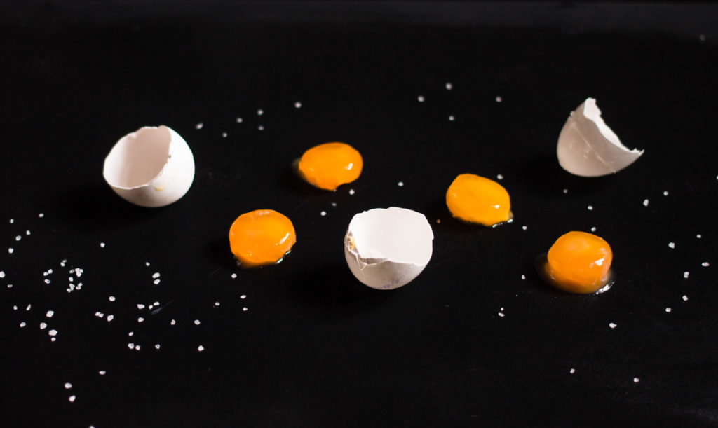 Рецепт соленых яичных желтков кухни мира,салаты и закуски,яйца