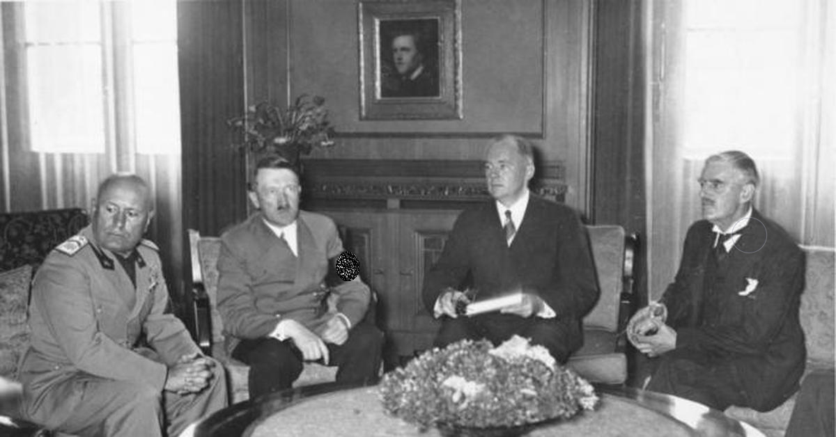 Муссолини, Гитлер, Деладье, Чемберлен демократически решают судьбу Чехословакии