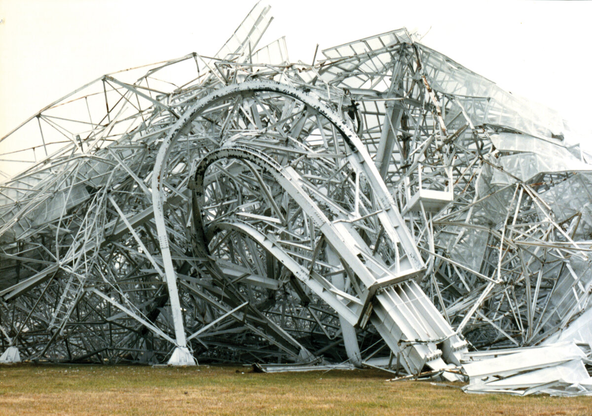 Руины антенны радиотелескопа в Грин-Бэнк
