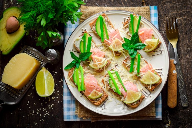 12 вкуснейших бутербродов с авокадо и красной рыбой закуски,рецепты