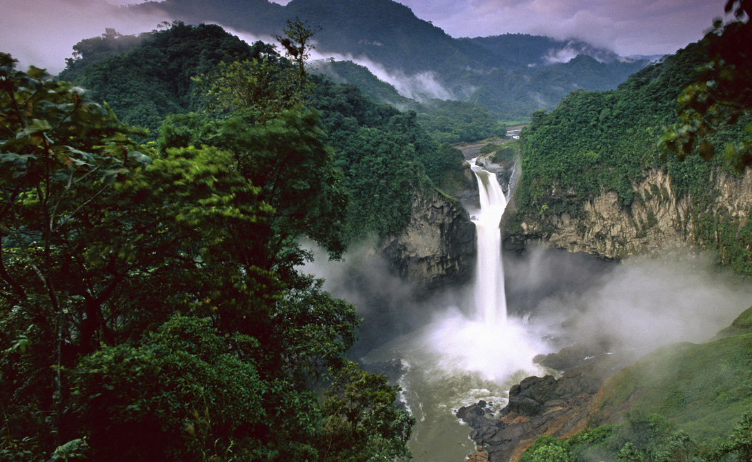 Амазонка
Южная Америка
6 516 километров
Именно здесь хранится одна пятая всей пресной воды в мире: Амазонка если не самая длинная, то уж точно самая известная река планеты.