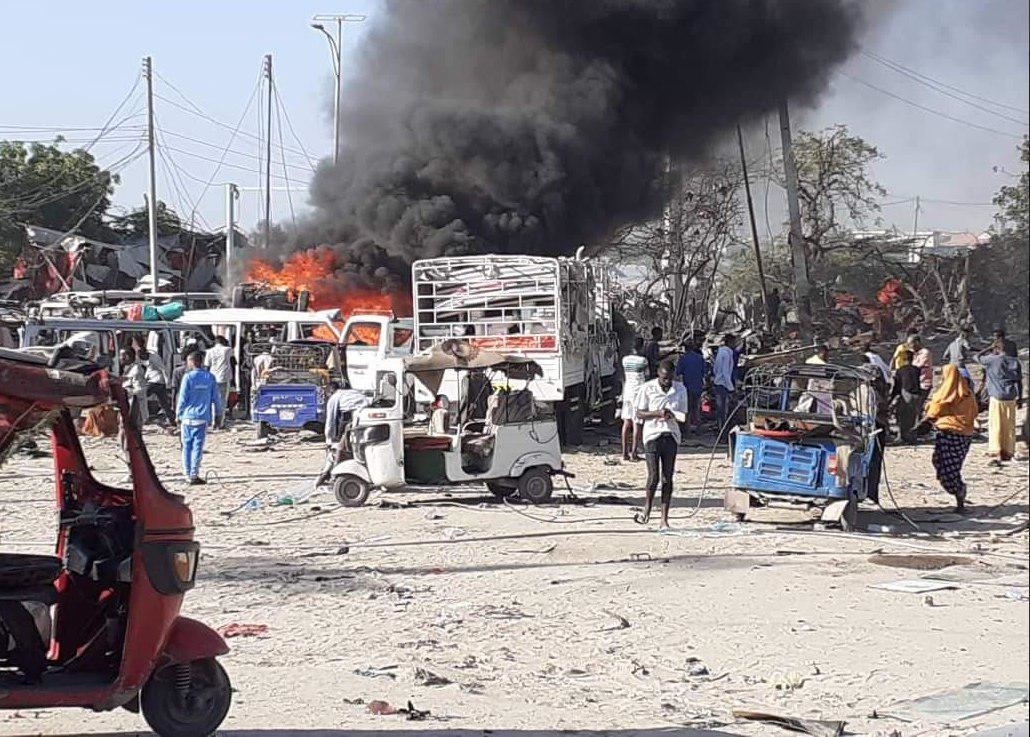 Мощный взрыв в городе Кисмайо на юге Сомали привел к гибели пяти человек Весь мир
