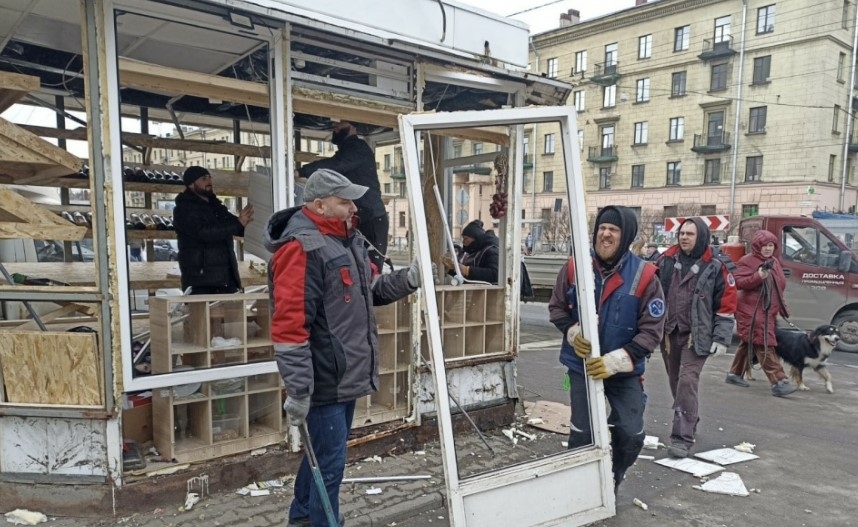 В Петербурге за две недели марта освободили от незаконных ларьков 40 участков