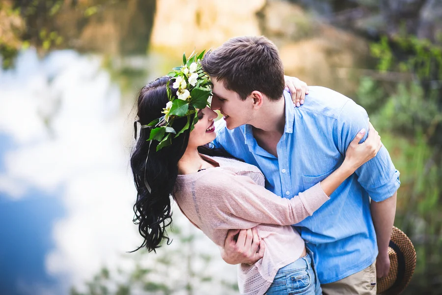 Знакомый парень. Love story фотосессия. Лав стори фотосессия профессиональная. Современная фотография Love story. Романтическая профессиональная фотосессия.