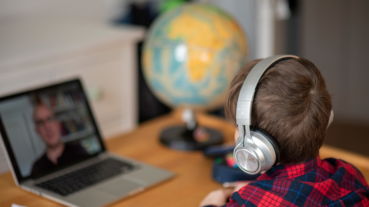 "ЦИФРОВАЯ ШКОЛА – КАК ЯДЕРНАЯ БОМБА". ПОРА ЗАКАНЧИВАТЬ С ЭКСПЕРИМЕНТАМИ НАД ДЕТЬМИ