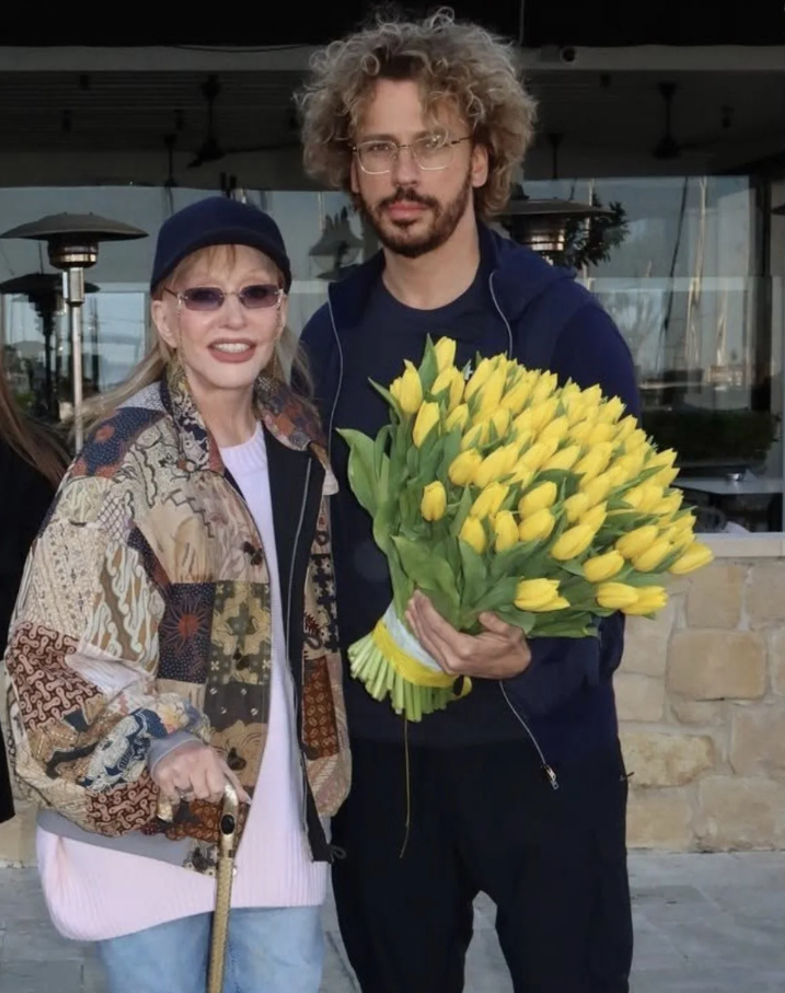 Признаются в любви и публикуют совместные фото: как бывший и нынешний мужья поздравили Аллу Пугачеву с днем рождения Признаются в любви и публикуют совместные фото: как бывший и нынешний мужья поздравили Аллу Пугачеву с днем рождения Пугачева, Галкин, Максим, певица, Киркоров, также, Киркорова, время, Пугачевой, Примадонне, замуж, поздравил, вышла, часть, артиста, когда, после, развода, жизни, последнее