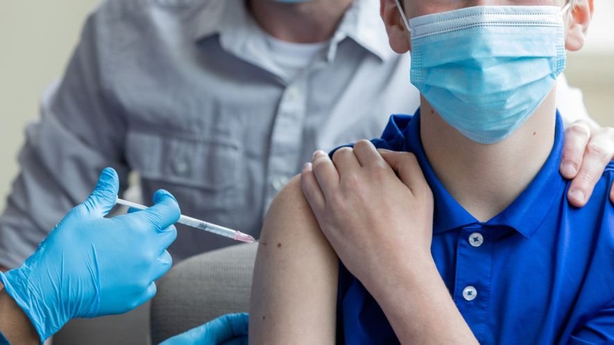 В России начинается вакцинация подростков новой вакциной «Спутник М»