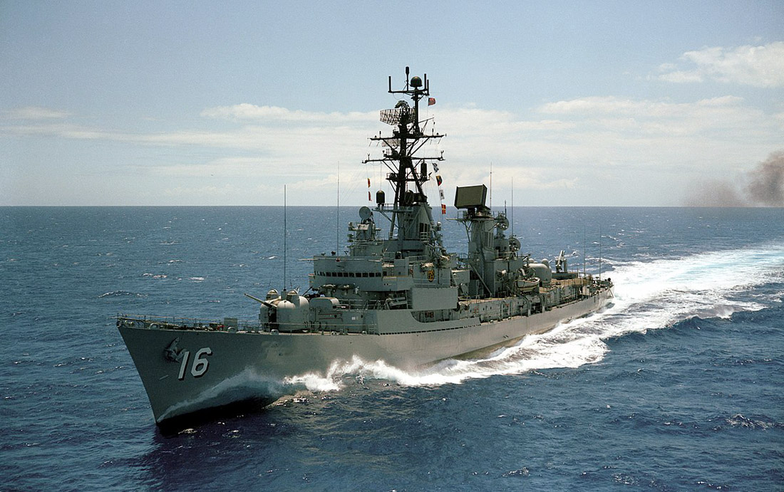 1200px-USS_Joseph_Strauss_(DDG-16)_underway_on_3_June_1968_(6403804).jpg