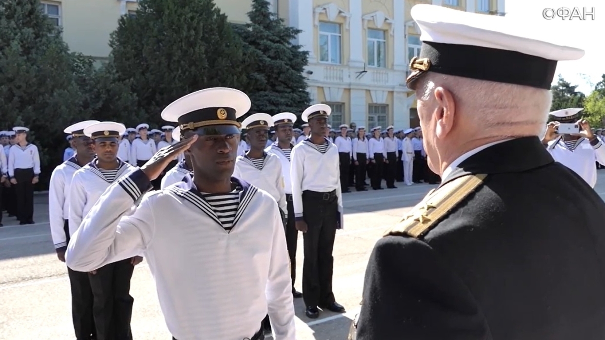 Черноморское военно-морское училище Севастополя выпустило новых офицеров и мичманов