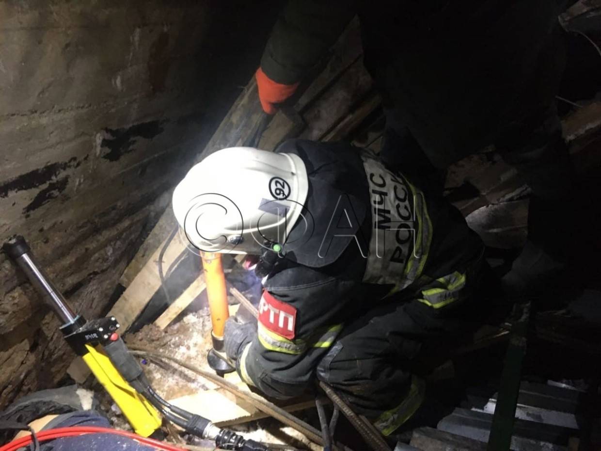 Два человека погибли и трое пострадали в результате падения бетонной плиты в Подмосковье Происшествия