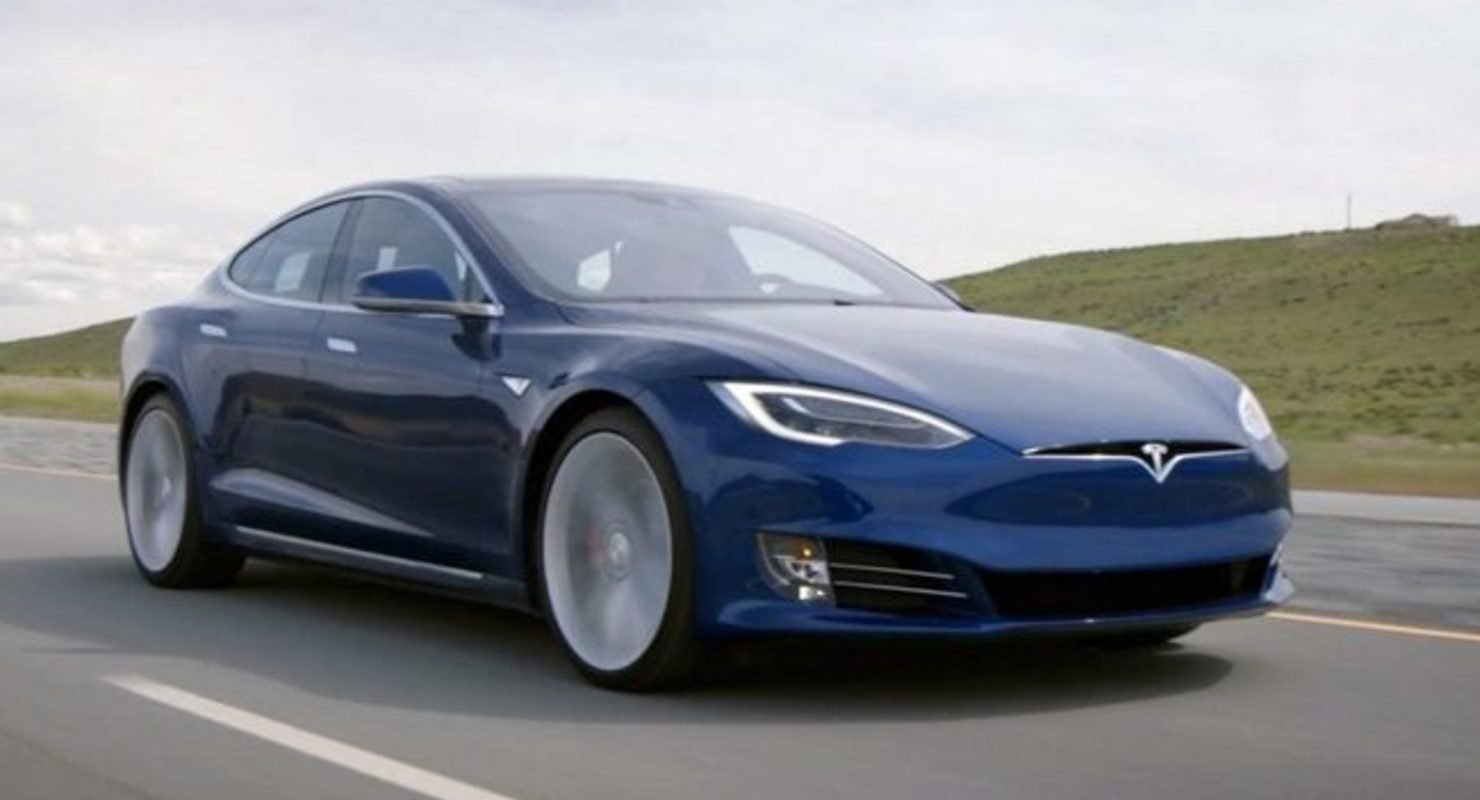 В электрокарах Tesla случайно нашли смешную голосовую команду Автомобили