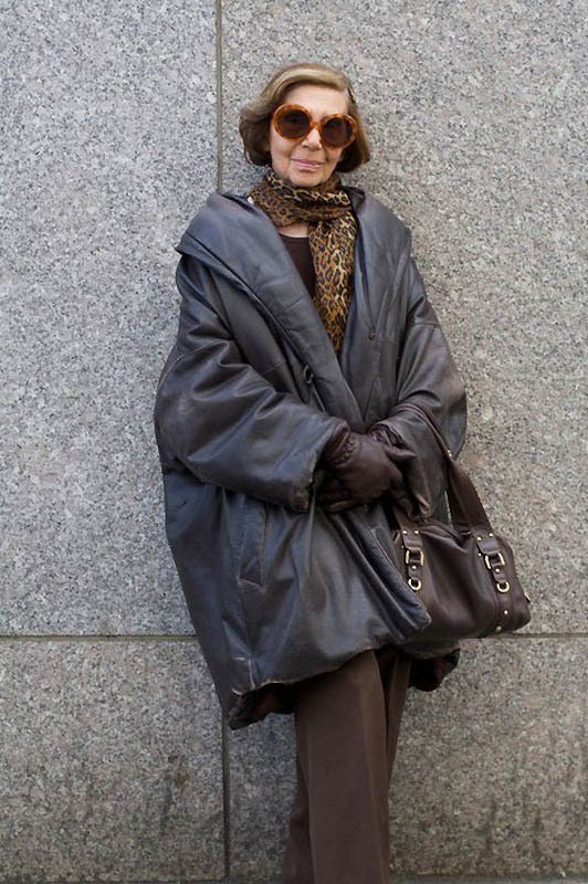 Вместо банальной куртки: какую верхнюю одежду весной носят зарубежные пенсионерки? взято, более, конечно, бабушки, такой, модную, решила, декор, пальто, верхней, иностранные, снимке, рядом, браслетов, экстравагантным, головным, приталенные, уборомСегодня, тренде, свободные
