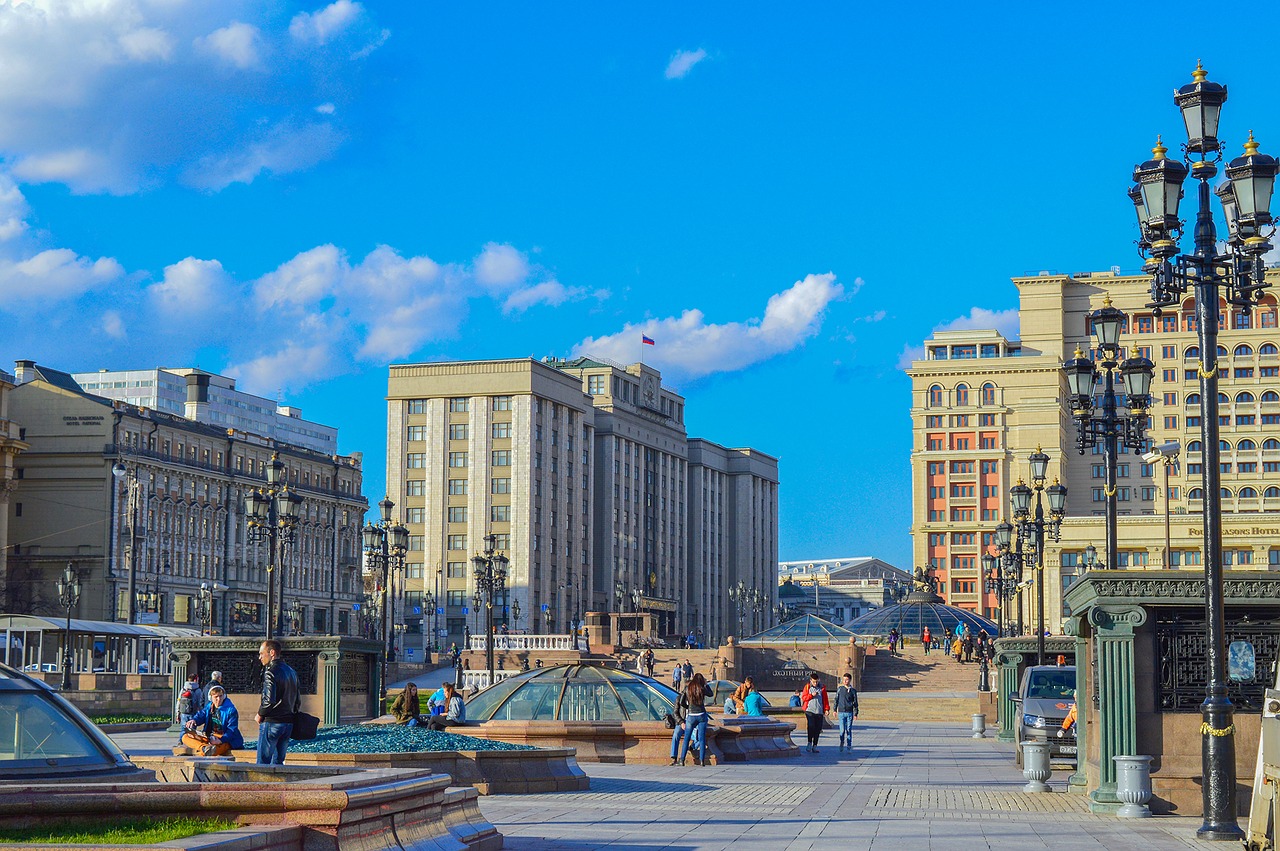 Москвичам запретили гулять в парках и посещать детские площадки