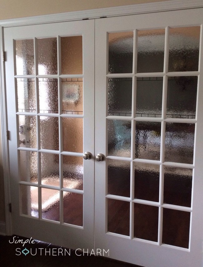 Превращаем обычное стекло в витраж с помощью всего одного средства витраж