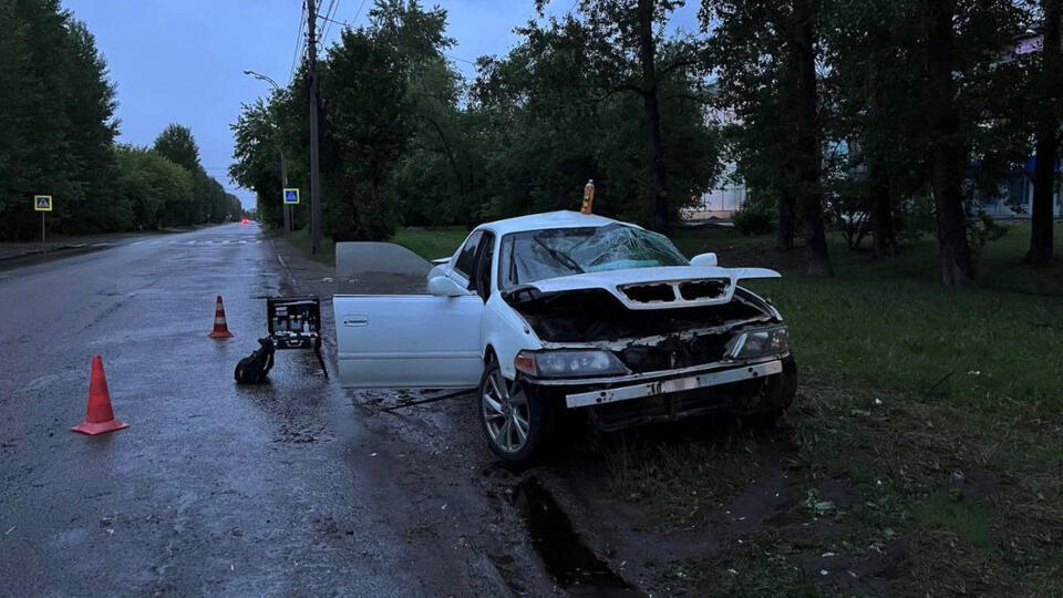 Подросток погиб в ДТП с легковушкой, влетевшей в столб в Иркутске
