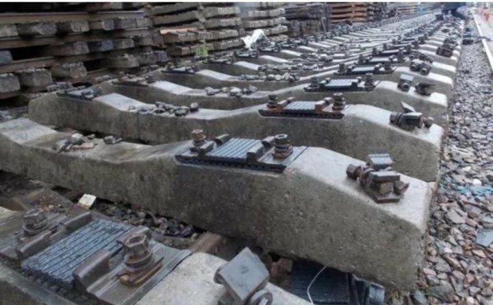 Чтобы покрыть убытки компании «Укрализныця», её нужно частично продать на металлолом. Об этом на...