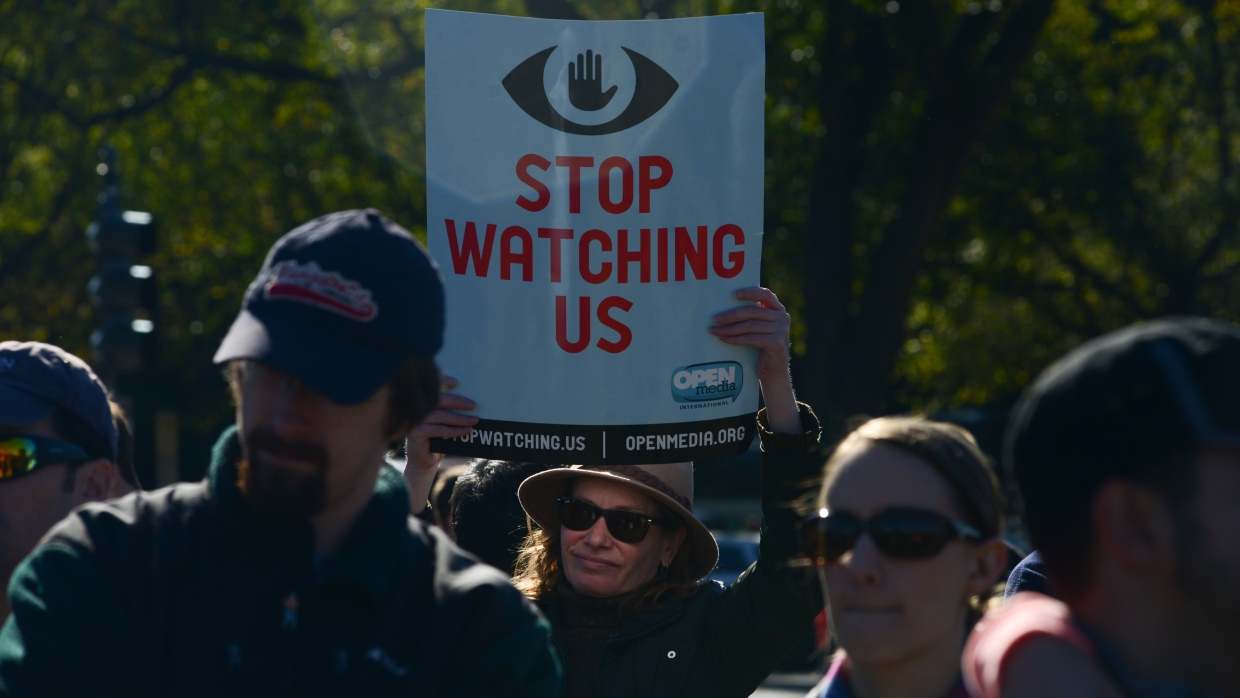 Комиссия Минюста США обвинила ФБР в незаконной слежке за американцами