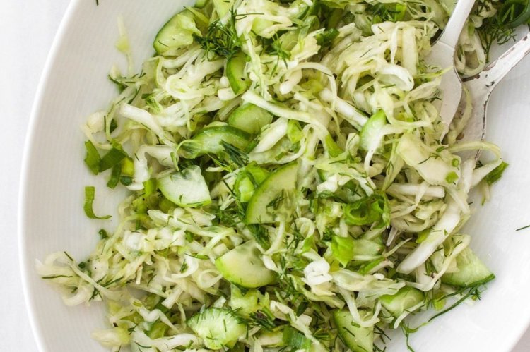 Салат с капустой, огурцом и авокадо Салат с капустой, огурцом и авокадо