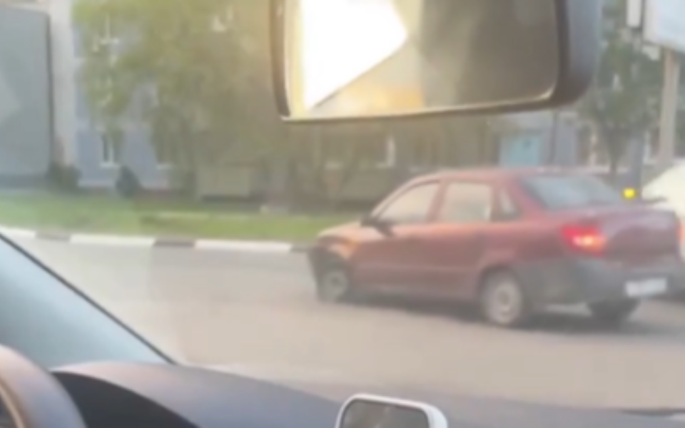 Два автомобиля столкнулись на улице Зубковой в Рязани