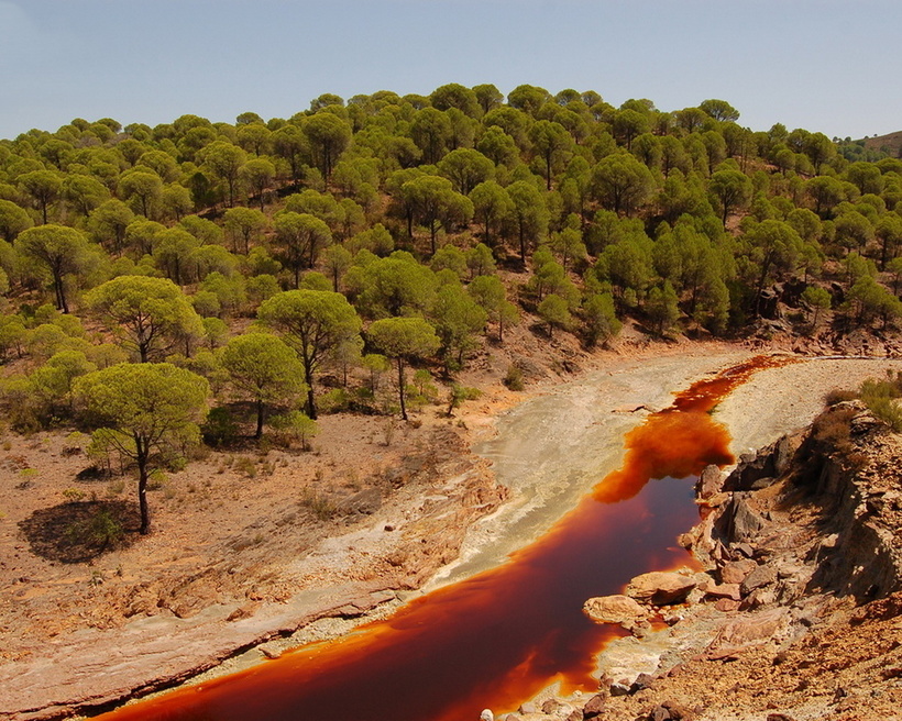 Необычная испанская река: почему вода в Рио-Тинто такого красного цвета Необычная испанская река: почему вода в Рио-Тинто такого красного цвета Путешествия,фото