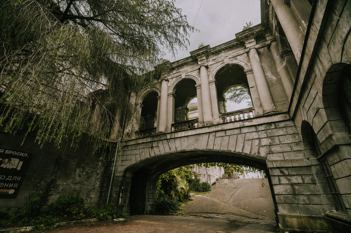 Заброшенный санаторий в Сочи, или как оказаться в Джуманджи Заброшенный санаторий в Сочи, или как оказаться в Джуманджи Россия,туризм