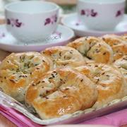 Булочки на кефире с оливками и зеленью
