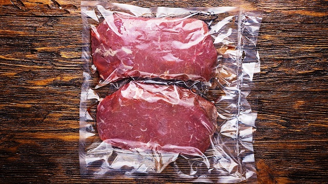 Стейки в вакуумной упаковке