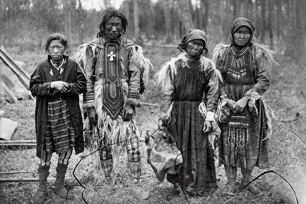 Семья эвенков, 1888 г. | Автор фото неизвестен | Источник: Prestel Publishing