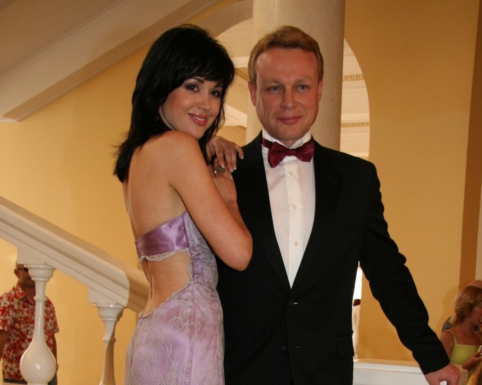 Трижды жена, трижды мама: Долгая дорога к счастью прекрасной няни Анастасии Заворотнюк загадочность,знаменитости,интересное,очарование,фотографии