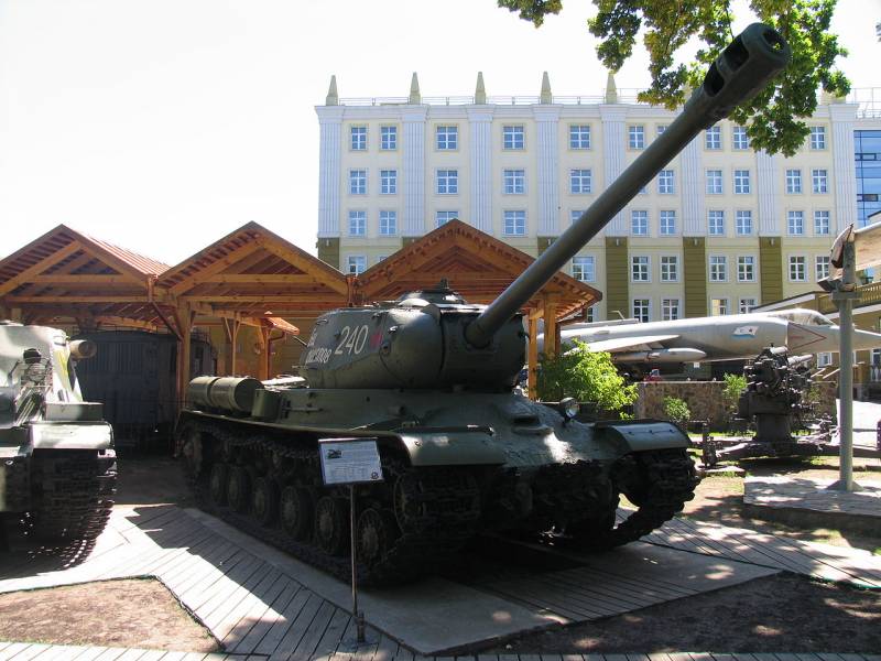 Как создавался и совершенствовался ИС-2 оружие,танки