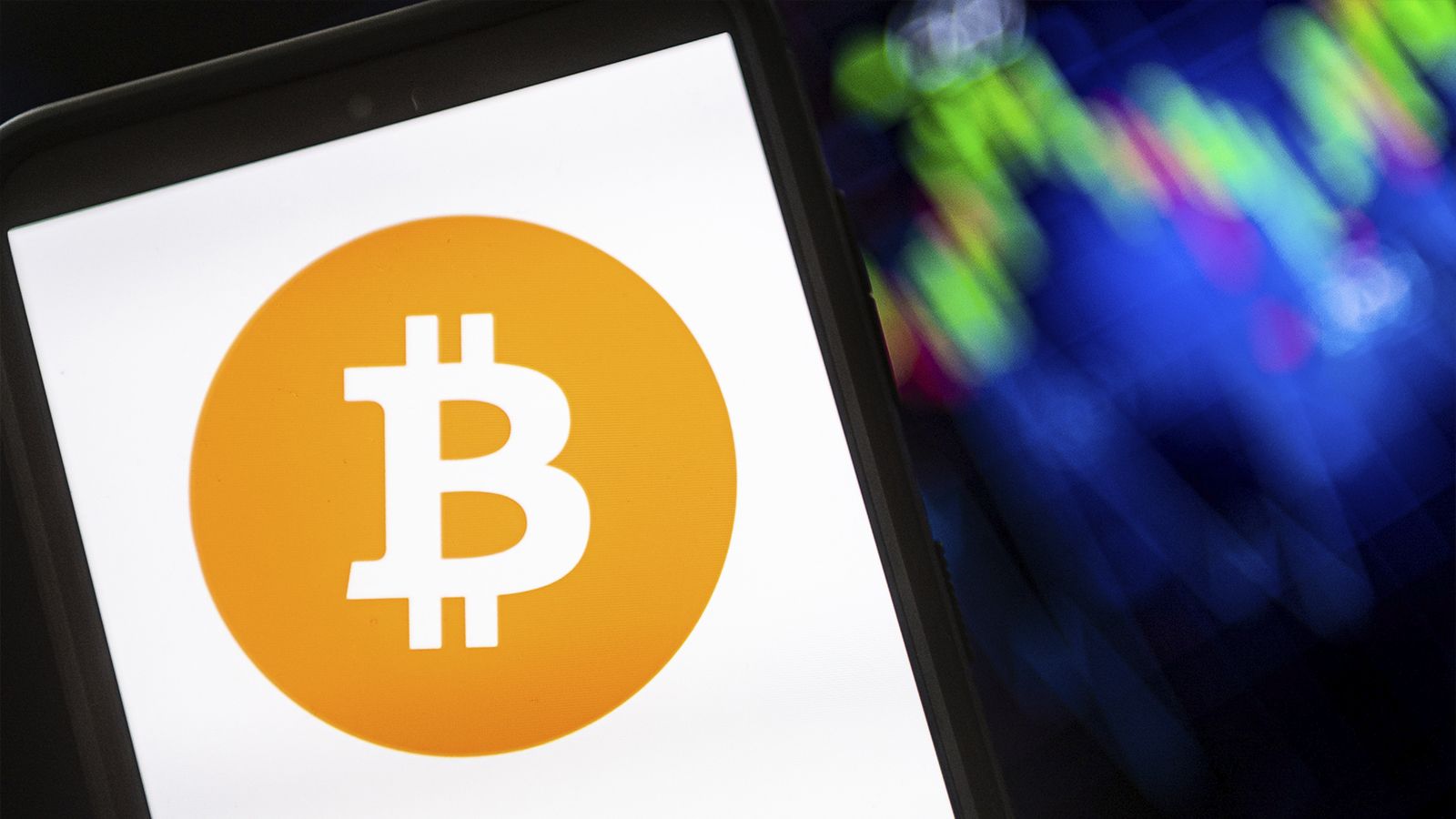 Биткоин опустился ниже 16 тысяч долларов