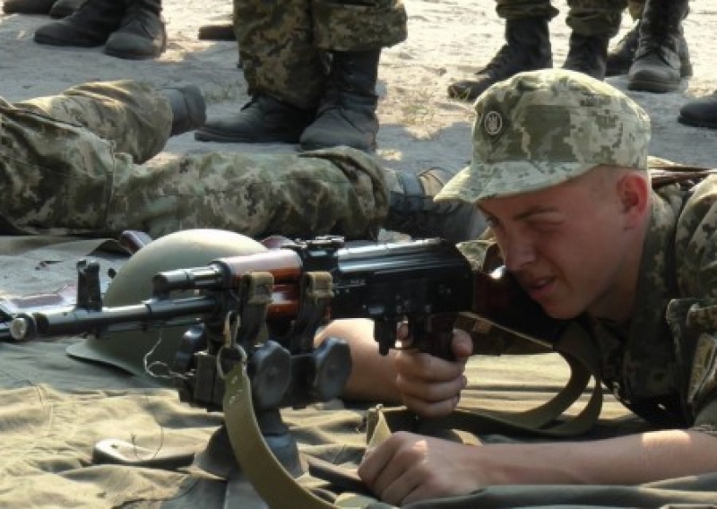 Половина военных. Половина военный половина Гражданский. Військове телебачення України.