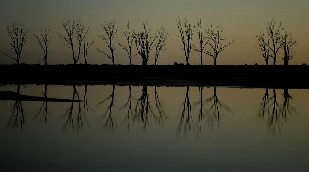 Аргентинская деревушка Вилья-Эпекуэн, смытая озером, стала туристической достопримечательностью Аргентина,достопримечательности,заброшки