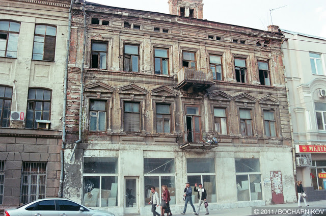 Прямые попадания. Более 150 исторических зданий уничтожено в Ростове за последние 10 лет!!! сейчас, города, здание, начало, здания, конец, Администрацией, застройки, затем, которые, вместе, историческую, архитектуры, жилой, середине, объектов, теперь, место, минимум, зданий