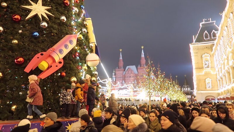 Новогодняя Москва 2020. Прогулка по центру города площадь, Прогулка, хлопушкой Солдатик, тематике Под, потолком, летает, Хрюша, Степашка В, исполнилось, передаче, Спокойной, малыши Филя, елке Главная, гумовская, елка Елкаперевертыш Тетка, руб Гламурный, руб Елочный, украшен, мишка Новогоднее, украшение