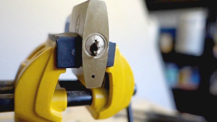 Как вытащить обломок ключа из замка ключ в замке,мастер на все руки,полезные советы