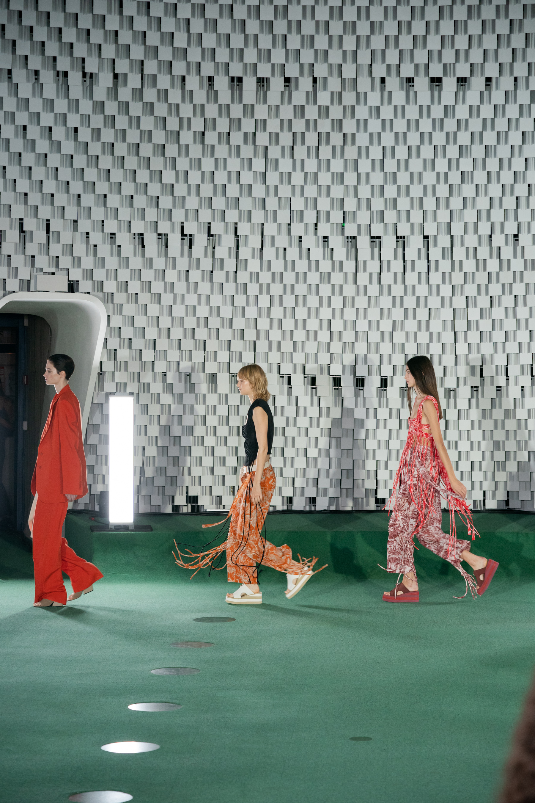 Финал показа Stella McCartney весна-лето 2022